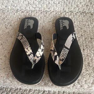 NEW Sorel Ella ll Flip Flops Thong snake print Leather sandals 7